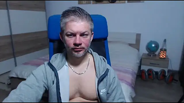 Snapshot of RobbyShawz chatting on 25, 11, 2025 RobbyShawz online show from 25, 11, 2025