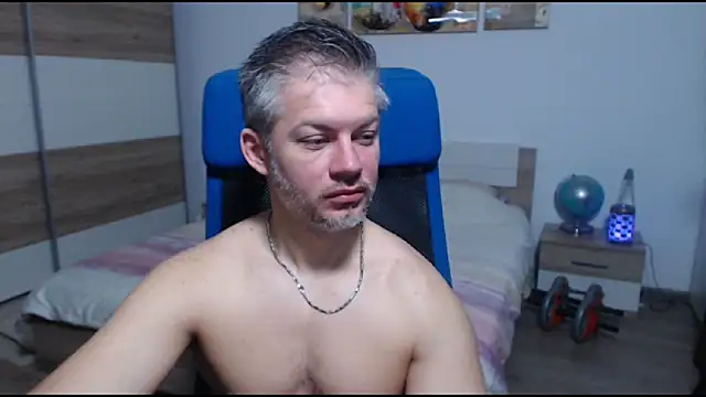 Snapshot of RobbyShawz chatting on 5, 12, 2025 RobbyShawz online show from 5, 12, 2025