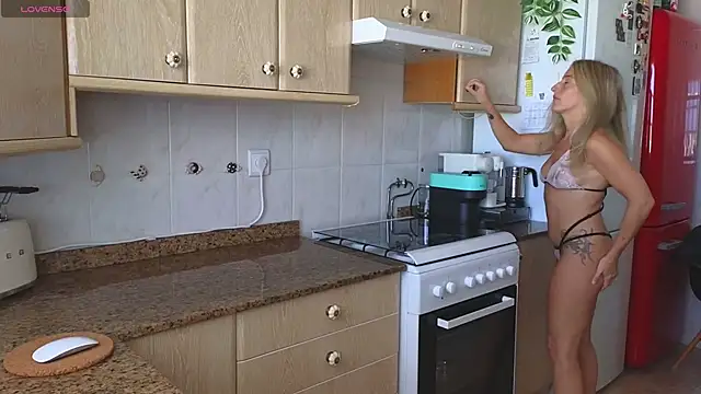 Snapshot of Lunamix chatting on 8, 11, 2025 Lunamix online show from 8, 11, 2025