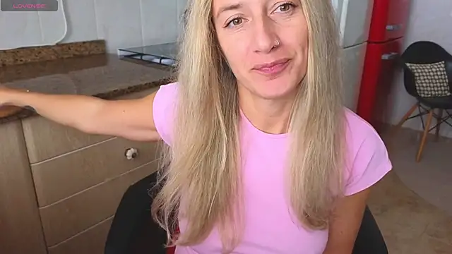 Snapshot of Lunamix chatting on 20, 11, 2025 Lunamix online show from 20, 11, 2025