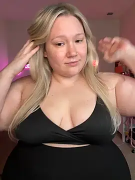 PiggyRose online show from 12, 9, 2025