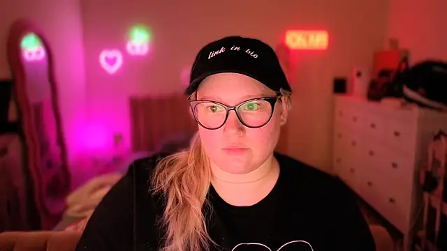 PiggyRose online show from 18, 10, 2025