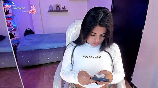 Catalinaa martinez online show from 13, 12, 2024