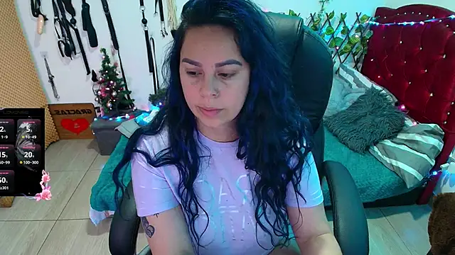 Snapshot of elektra_32 chatting on 2, 12, 2025 elektra 32 online show from 2, 12, 2025