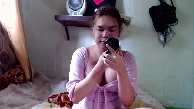 Snapshot of alondra_marie23 chatting on 21, 10, 2025 alondra marie23 online show from 21, 10, 2025