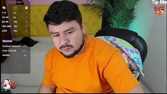 Snapshot of oso_dirty_ chatting on 8, 12, 2024 oso dirty online show from 8, 12, 2024