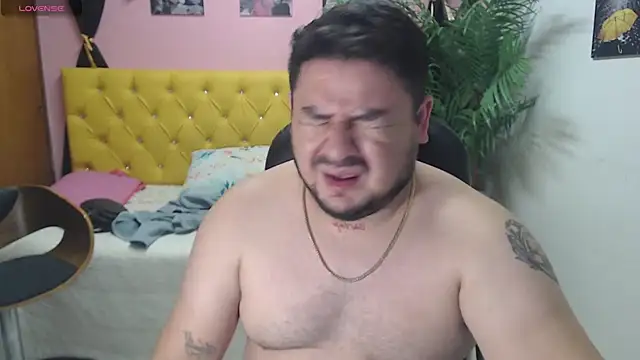 Snapshot of oso_dirty_ chatting on 1, 2, 2025 oso dirty online show from 1, 2, 2025