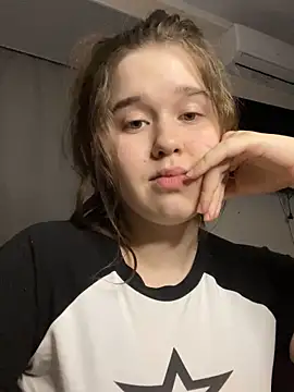 Snapshot of HornyGirlH chatting on 31, 1, 2025 HornyGirlH online show from 31, 1, 2025