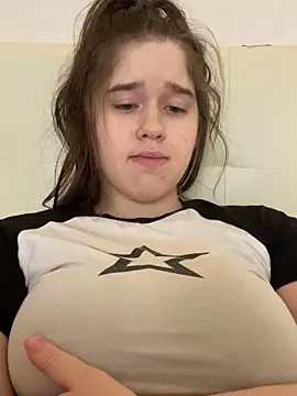 Snapshot of HornyGirlH chatting on 8, 2, 2025 HornyGirlH online show from 8, 2, 2025