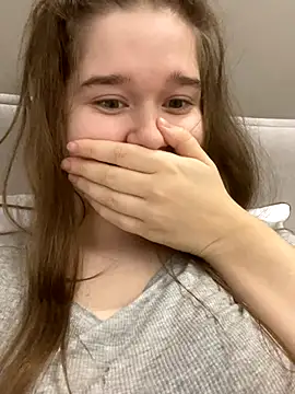 Snapshot of HornyGirlH chatting on 4, 12, 2025 HornyGirlH online show from 4, 12, 2025