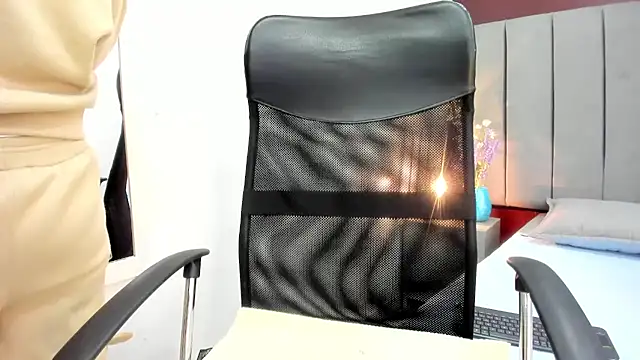 Snapshot of moxa_hot chatting on 2, 12, 2025 moxa hot online show from 2, 12, 2025