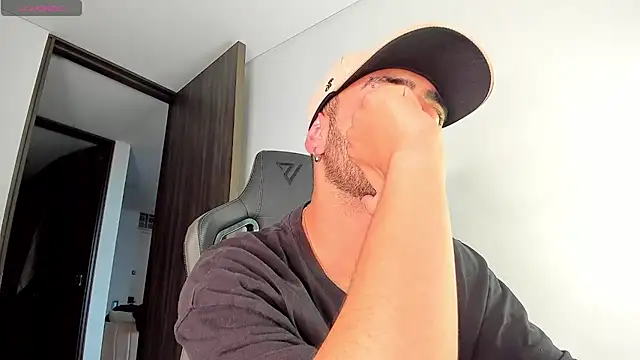 Snapshot of imferrer chatting on 4, 12, 2024 imferrer online show from 4, 12, 2024