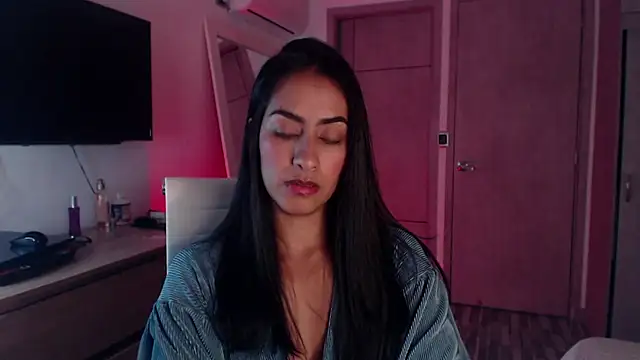 Snapshot of Brown_skin11 chatting on 17, 10, 2025 Brown skin11 online show from 17, 10, 2025