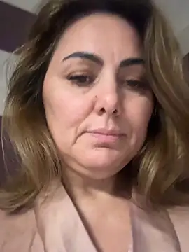 Emma roqueen online show from 4, 3, 2026