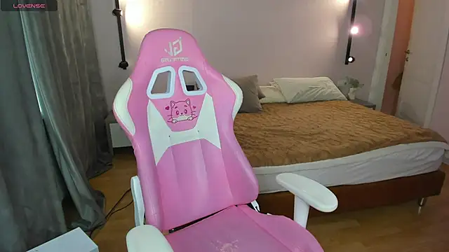 Snapshot of Lesya_Flin chatting on 9, 11, 2025 Lesya Flin online show from 9, 11, 2025