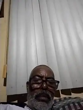 Snapshot of Thadew chatting on 18, 12, 2025 Thadew online show from 18, 12, 2025