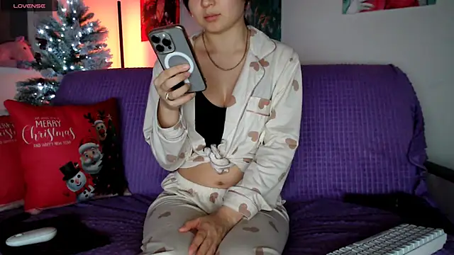 Snapshot of Lili_asian chatting on 18, 12, 2024 Lili asian online show from 18, 12, 2024