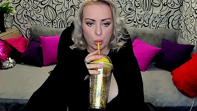 Hotdreamhere online show from 5, 2, 2025