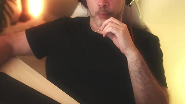 Snapshot of Sanders_White chatting on 4, 3, 2025 Sanders White online show from 4, 3, 2025