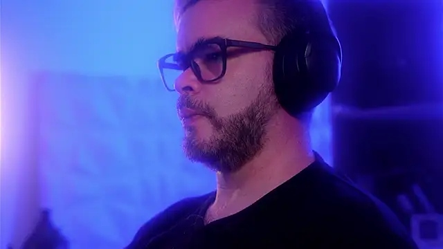 Snapshot of Sanders_White chatting on 18, 12, 2025 Sanders White online show from 18, 12, 2025