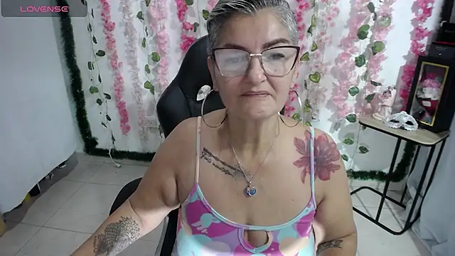 bety-cum2 online show from 22, 2, 2025