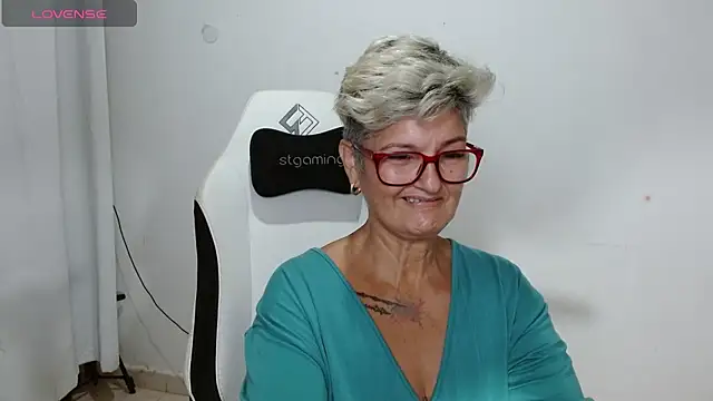 Snapshot of bety-cum2 chatting on 9, 6, 2026 bety-cum2 online show from 9, 6, 2026