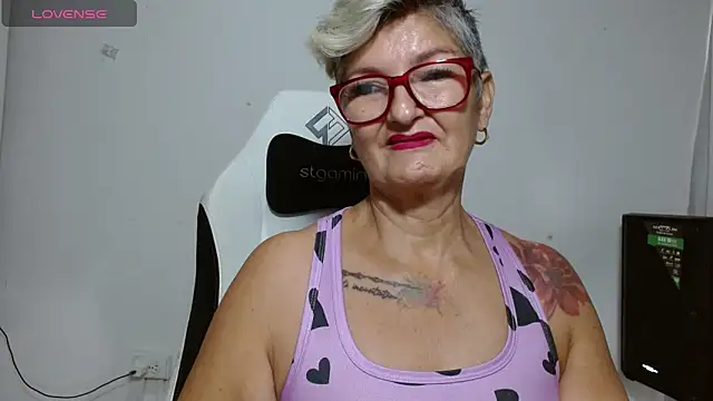 Snapshot of bety-cum2 chatting on 13, 6, 2026 bety-cum2 online show from 13, 6, 2026