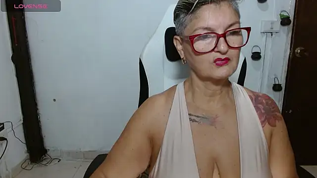Snapshot of bety-cum2 chatting on 18, 6, 2026 bety-cum2 online show from 18, 6, 2026