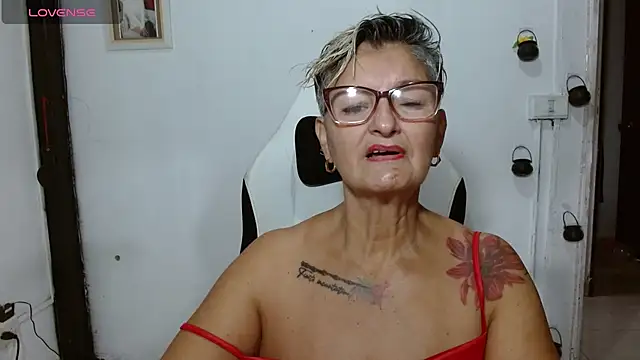 Snapshot of bety-cum2 chatting on 23, 6, 2026 bety-cum2 online show from 23, 6, 2026