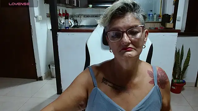 Snapshot of bety-cum2 chatting on 25, 6, 2026 bety-cum2 online show from 25, 6, 2026