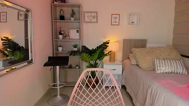 Snapshot of little_antonela chatting on 17, 12, 2024 little antonela online show from 17, 12, 2024