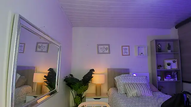 Snapshot of little_antonela chatting on 19, 3, 2025 little antonela online show from 19, 3, 2025