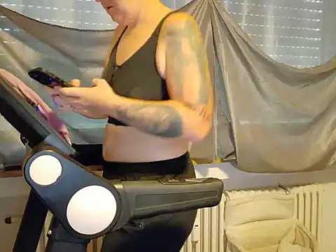 Snapshot of wetgerman_2 chatting on 23, 9, 2025 wetgerman 2 online show from 23, 9, 2025