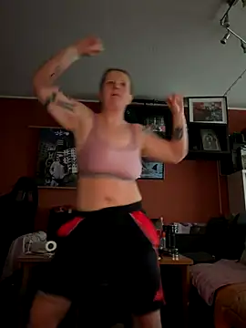 Snapshot of wetgerman_2 chatting on 4, 12, 2025 wetgerman 2 online show from 4, 12, 2025