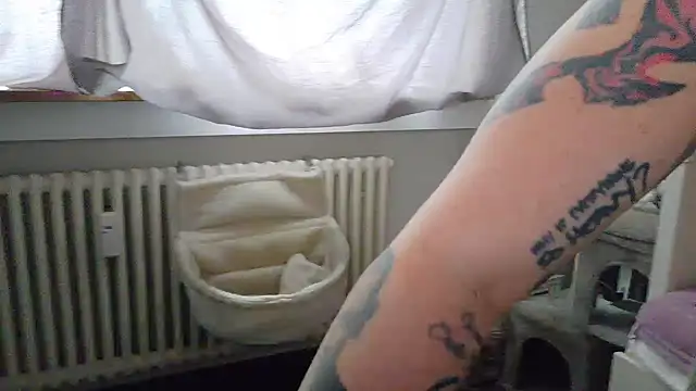 Snapshot of wetgerman_2 chatting on 15, 12, 2025 wetgerman 2 online show from 15, 12, 2025