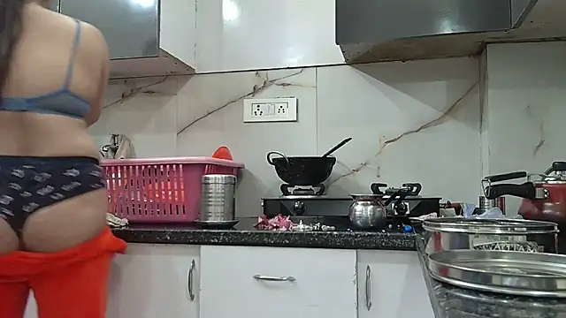 Zoya Varma004 online show from 5, 2, 2025