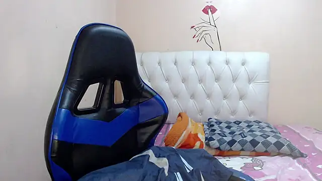 Leylafourniert online show from 8, 10, 2025