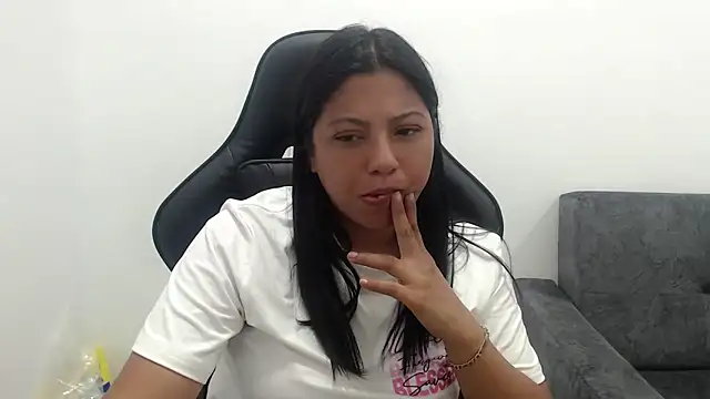 Snapshot of Leylafourniert chatting on 29, 6, 2026 Leylafourniert online show from 29, 6, 2026