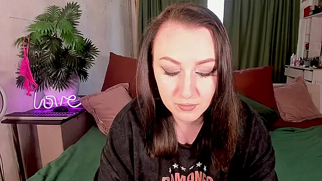 Mira Xo  online show from 3, 11, 2025