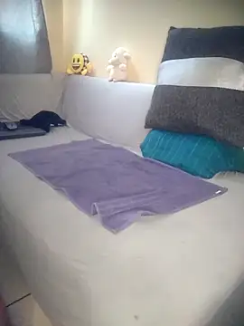 Snapshot of smalltitiz chatting on 4, 10, 2025 smalltitiz online show from 4, 10, 2025