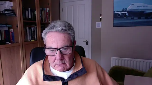 Snapshot of Oldpistolpete chatting on 30, 12, 2024 Oldpistolpete online show from 30, 12, 2024