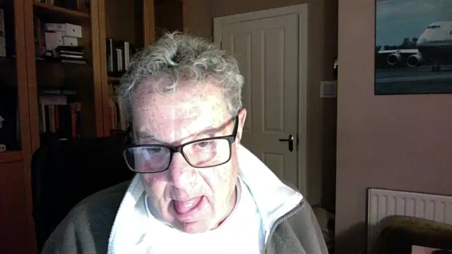 Snapshot of Oldpistolpete chatting on 4, 1, 2025 Oldpistolpete online show from 4, 1, 2025