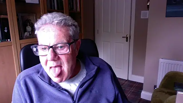 Snapshot of Oldpistolpete chatting on 20, 9, 2025 Oldpistolpete online show from 20, 9, 2025