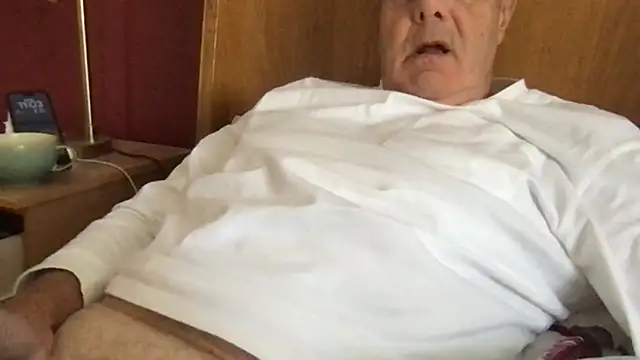 Snapshot of Oldpistolpete chatting on 5, 10, 2025 Oldpistolpete online show from 5, 10, 2025