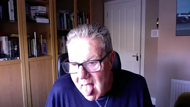 Snapshot of Oldpistolpete chatting on 28, 10, 2025 Oldpistolpete online show from 28, 10, 2025