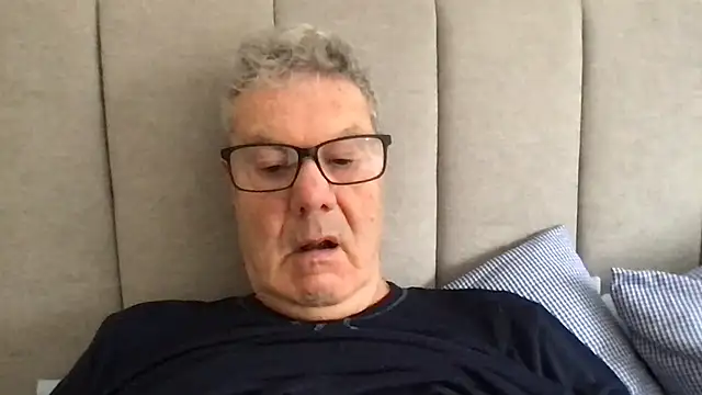 Snapshot of Oldpistolpete chatting on 5, 11, 2025 Oldpistolpete online show from 5, 11, 2025