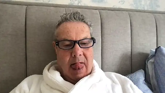 Snapshot of Oldpistolpete chatting on 1, 4, 2026 Oldpistolpete online show from 1, 4, 2026