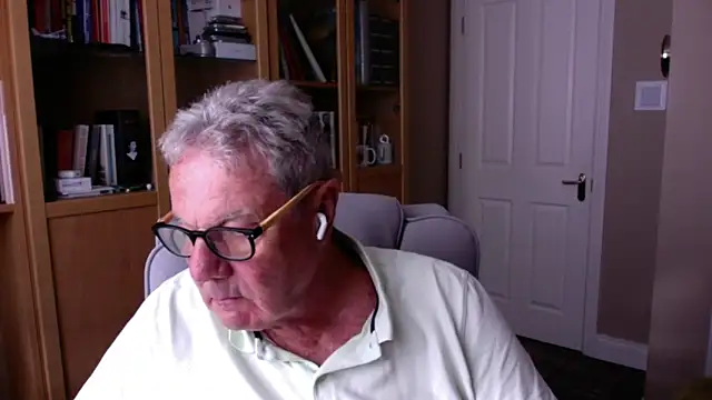 Snapshot of Oldpistolpete chatting on 10, 6, 2026 Oldpistolpete online show from 10, 6, 2026