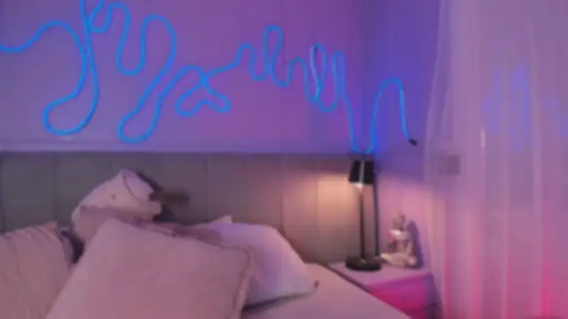 Sofly s online show from 15, 12, 2025