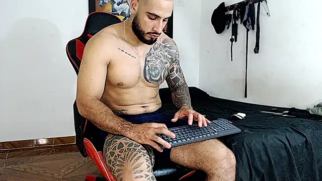 Snapshot of leonidas_18k chatting on 8, 12, 2024 leonidas 18k online show from 8, 12, 2024